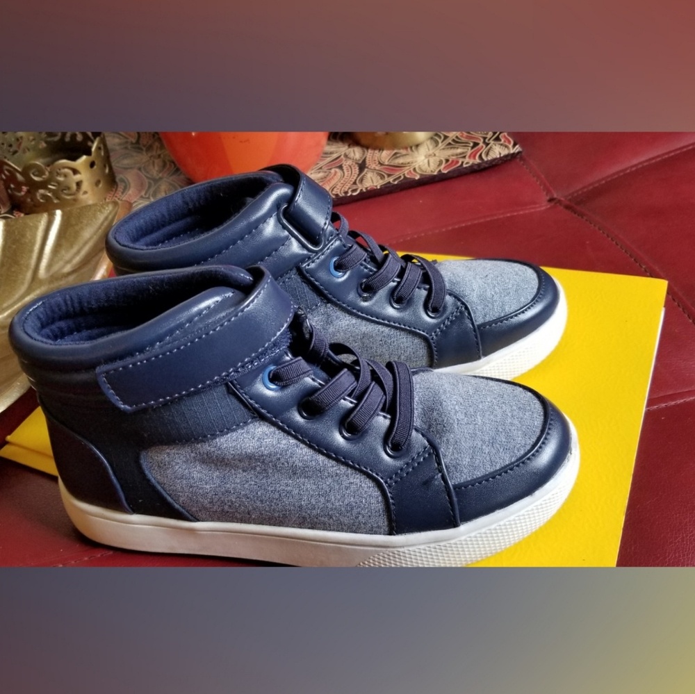 SOLD ON Mercari 💕 Super cool kids shoe - Picture 2 of 3